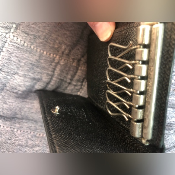 EUC Authentic Louis Vuitton Graphite Key Case - Picture 11 of 11